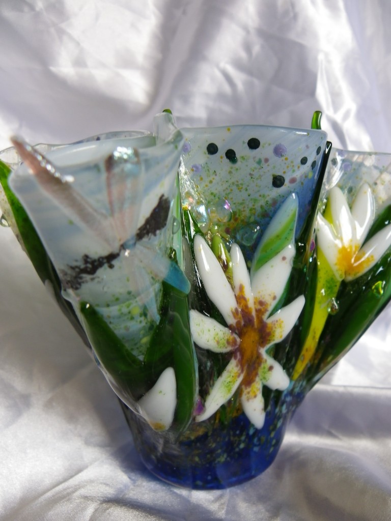 daisy dragonfly vase